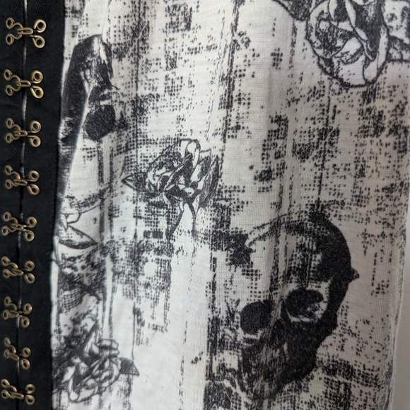Gothic Skull Print Tank Top with Lace-Up Detail - Picture 3 of 6
